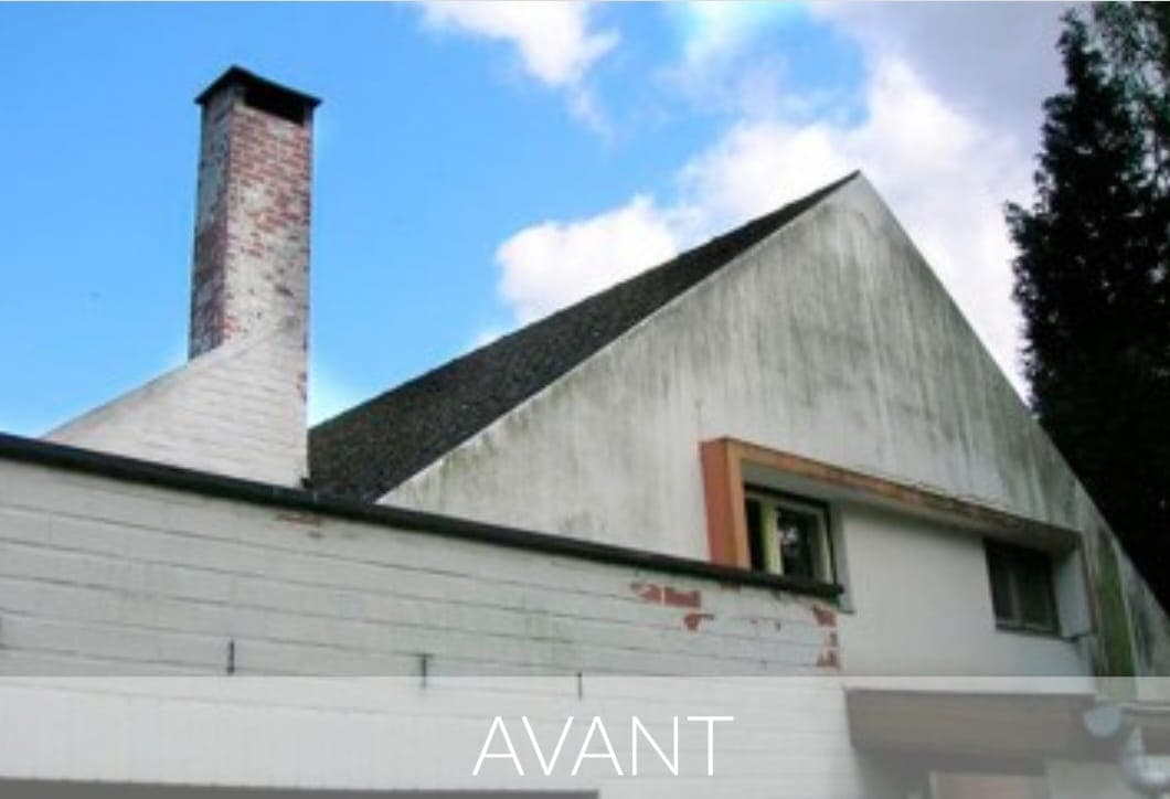 Pignon défraîchi remis en peinture avec encadrements de fenêtres, avant travaux